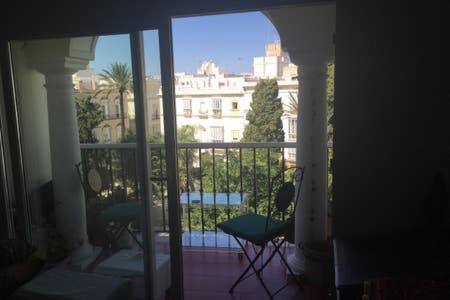 Homestay En Plaza Candelaria, Casco Antiguo Cádiz Exterior foto